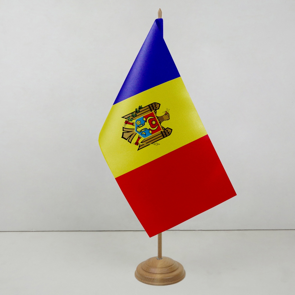 Прапорець Молдавії на дерев’яній підставці Прапорець Молдавії на дерев’яній підставці